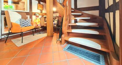 AVAHOME: HOUSE for 16 PEOPLE in the middle of CANDEL, WLAN, NETFLIX, KITCHEN, PARKING SPACES