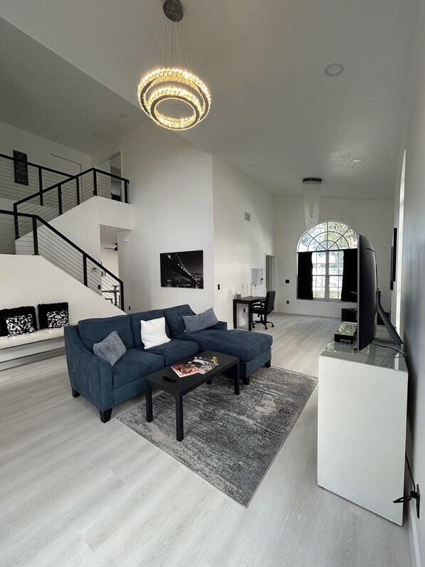 Smart-TV, Stereoanlage, Drucker