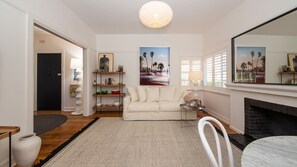 Interior - Charnwood Charm in St Kilda (St Kilda)