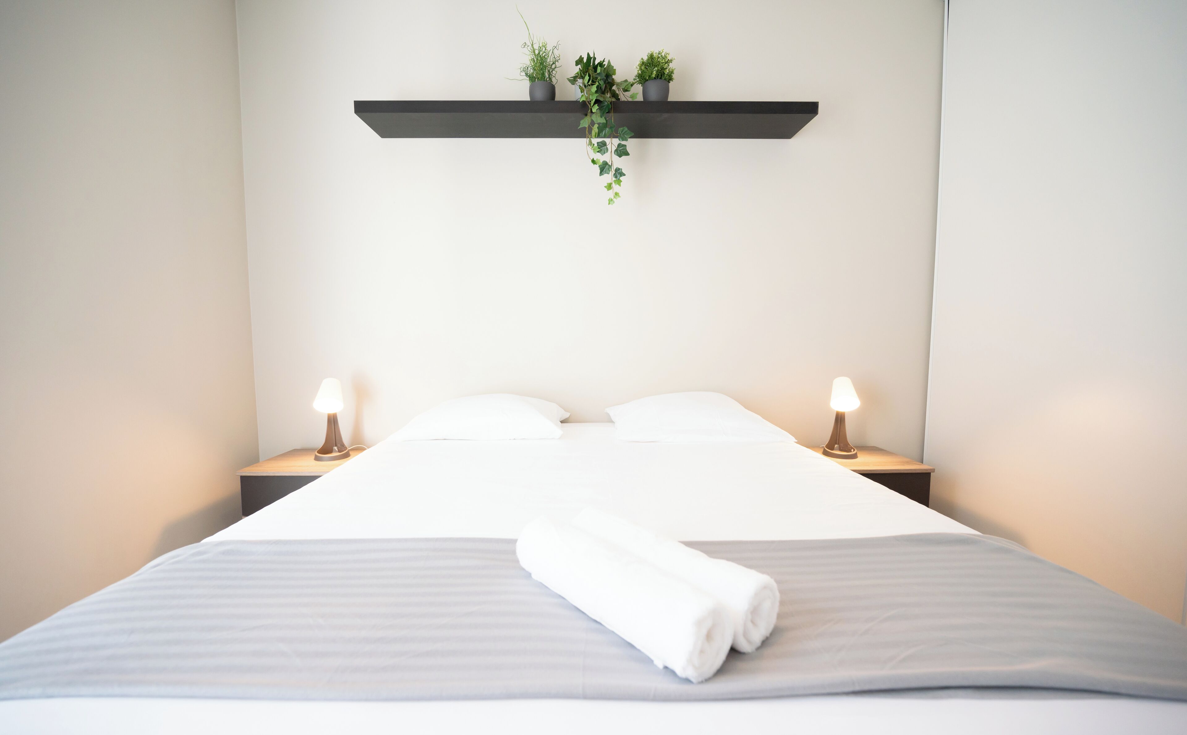 2 chambres, fer et planche à repasser, Wi-Fi, draps fournis