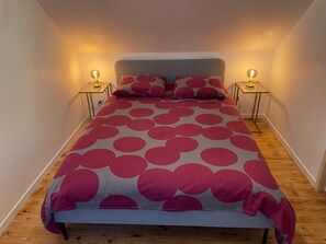 4 dormitorios, tabla de planchar con plancha, wifi y ropa de cama