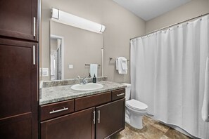 Hårføner, håndklær, såpe og sjampo