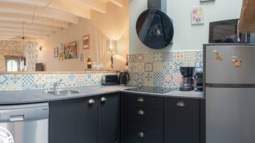 冰箱、微波炉、烤箱、洗碗机