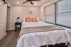 1 bedroom, iron/ironing board, free WiFi, bed sheets - Completely remodeled apartment in the heart of Kansas City (Kansas City)