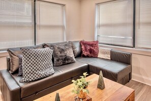 Smart TV - Completely remodeled apartment in the heart of Kansas City (Kansas City)