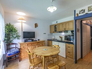 Microwave, stovetop, highchair