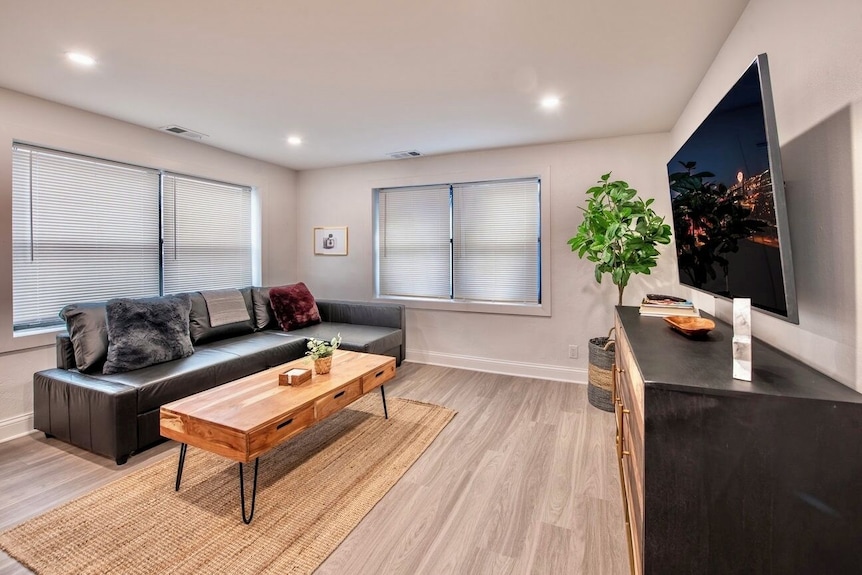 Stylish Remodel In Central Kc - Kansas City, MO