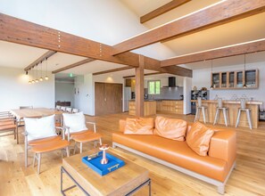 Deluxe Chalet | Living area