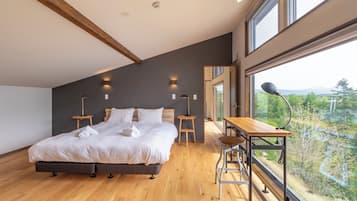Deluxe Chalet | 4 bedrooms, iron/ironing board, free WiFi