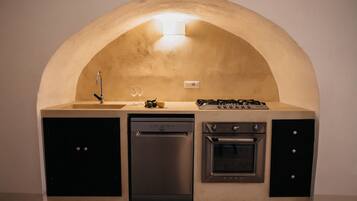 Réfrigérateur, four, plaque de cuisson, lave-vaisselle