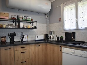 Fridge, microwave, oven, stovetop - Spacious T3 near Font-Romeu center (Font-Romeu-Odeillo-Via)