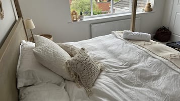 House | 5 bedrooms, premium bedding, iron/ironing board, free WiFi