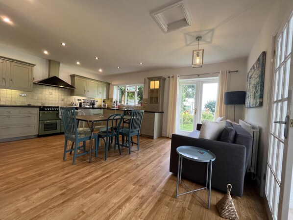 House | Living area | TV, fireplace - 5 Bedroom, 4 Bathroom, Gym, Playroom, Country Home (Royal Leamington Spa)