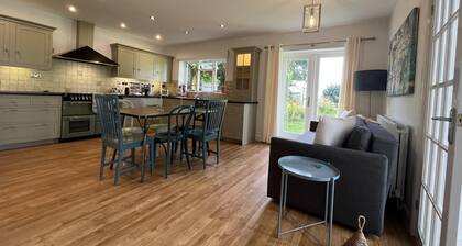 5 Bedroom, 4 Bathroom, Gym, Playroom, Country Home