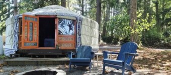 Prism Yurt | Cedar Hot Tub | 1 hr Mt Rainier