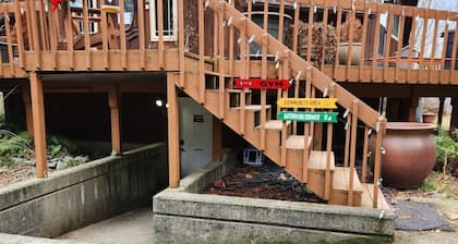 Gaia Yurt | Cedar Hot Tub | 1 hr to Skiing & Mt Rainier