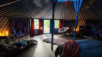 1 bedroom, desk, WiFi, bed sheets