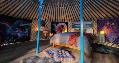 Soul Yurt | Cedar Hot Tub | 1 hr to Skiing & Mt Rainier