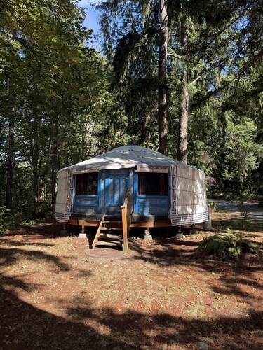 Soul Yurt-Glamping | Cedar Hot Tub | 1 hr to Mt Rainier
