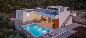 Cozy home in Otok Babac with private swimming pool, can be inside or outside