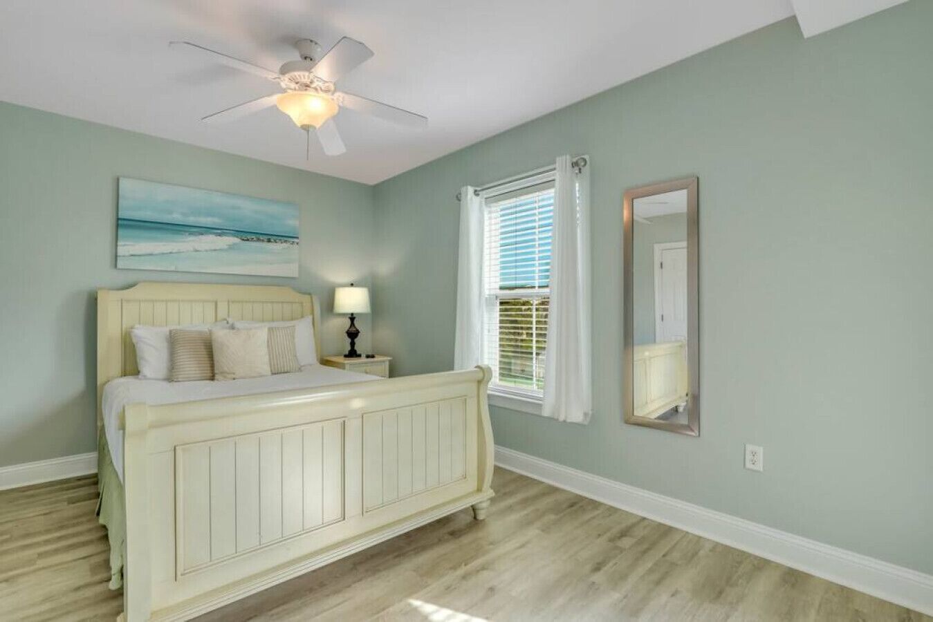 2 slaapkamers, een bureau, een strijkplank/strijkijzer, wifi