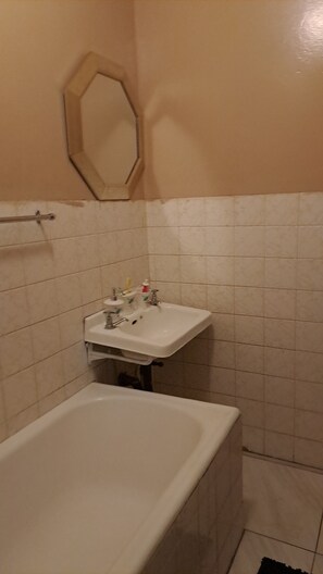 Handtücher, Seife, Toilettenpapier