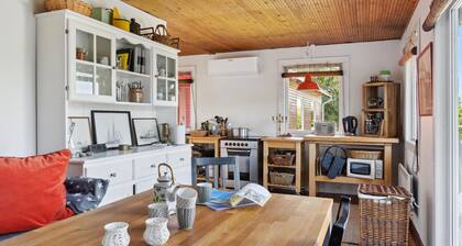 Nice home in Dronningmølle with WiFi