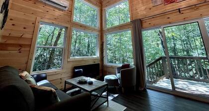 Box Car Cabin | Brand new | Hot Tub| | Fire Pit