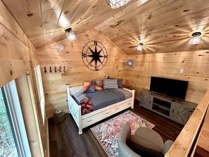 Fernseher, Kamin, DVD-Player