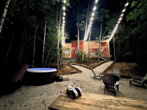 Terrace/patio - Boxcar Cabin | Hot Tub, Fire Pit, Train-Theme Stay (Stanton)