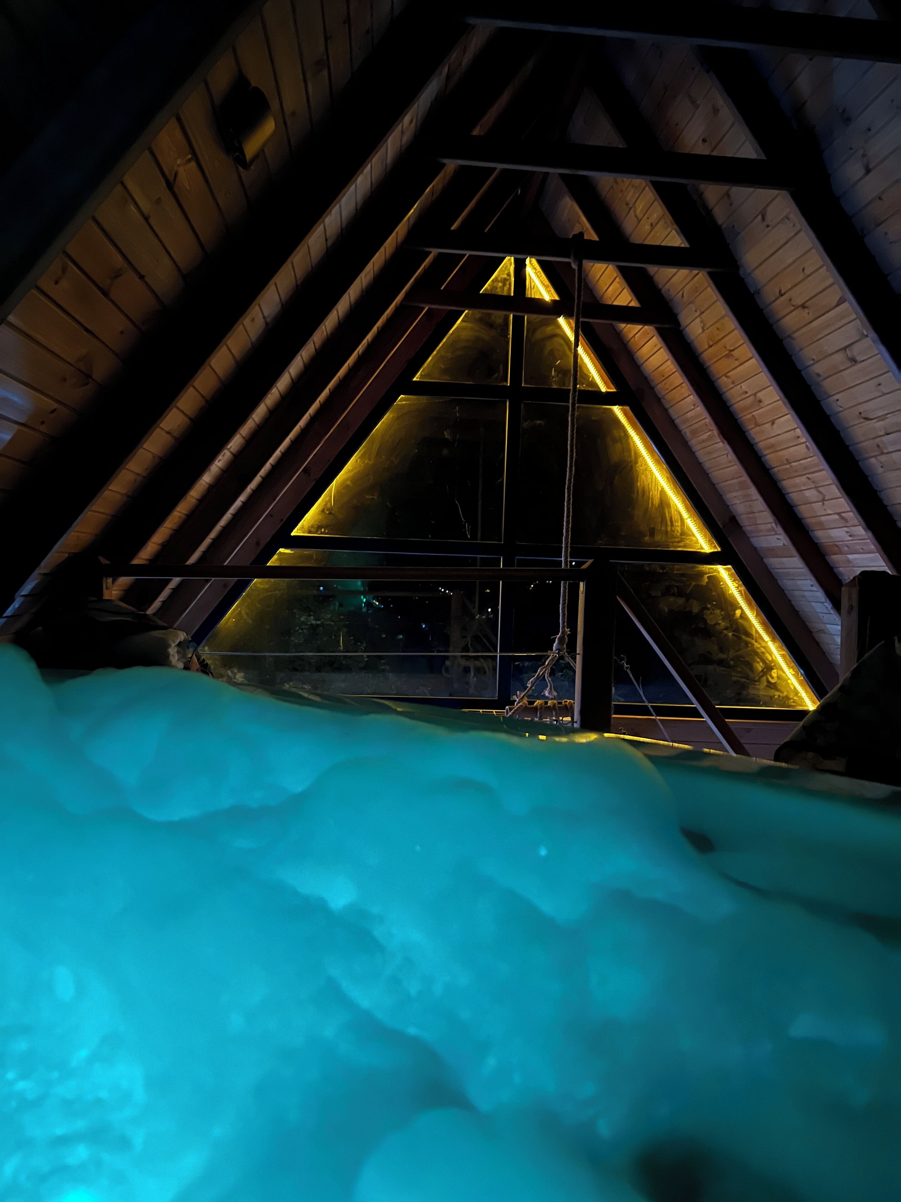 Deluxe-Bungalow | Badezimmer | Dusche, Haartrockner, Handtücher, Seife