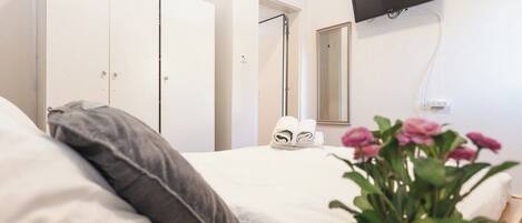 City Apartment | 1 bedroom, desk, iron/ironing board, free WiFi