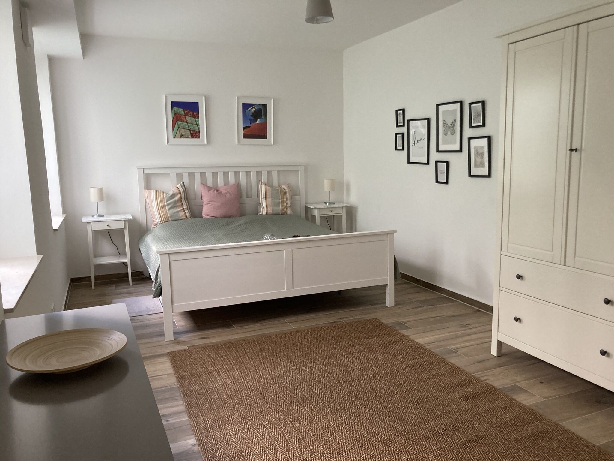 2 Schlafzimmer, Schreibtisch, Bügeleisen/Bügelbrett, Reisekinderbett