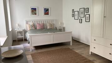 2 bedrooms, desk, iron/ironing board, travel crib