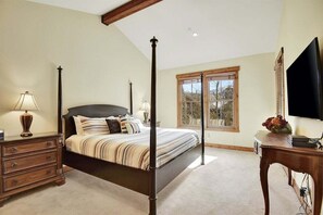 3 bedrooms, desk, WiFi