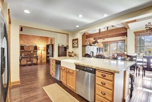 Interior - Lodges 1122- Beautiful Townhouse, Mountain Views (Mammoth Lakes)