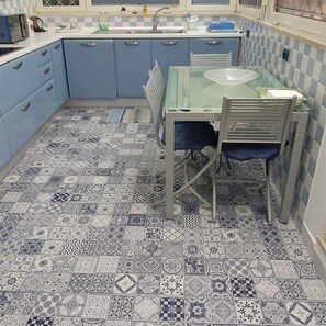 Kühlschrank, Ofen, Herdplatte, Geschirrspüler