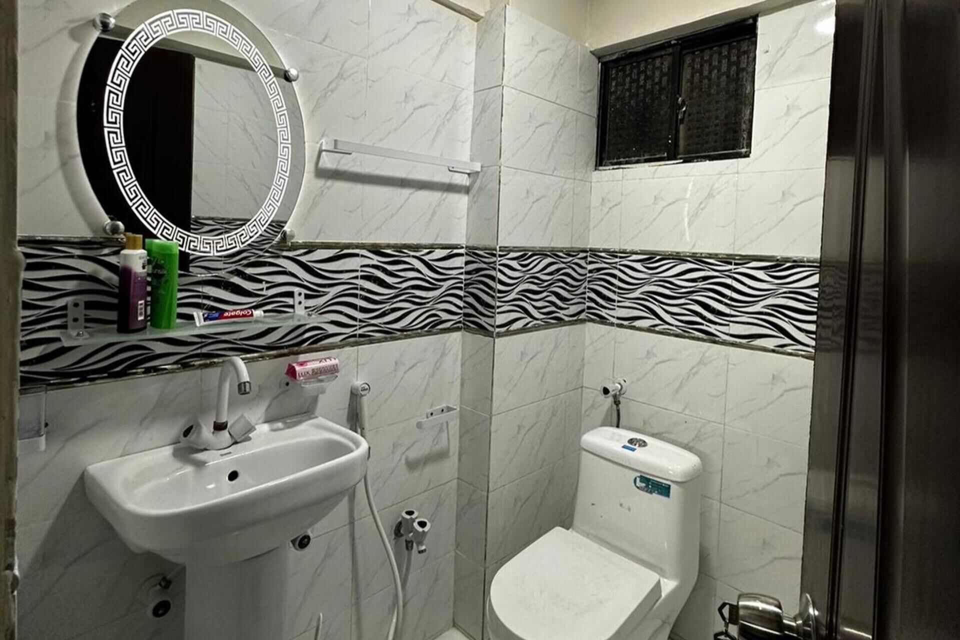 Shower, towels