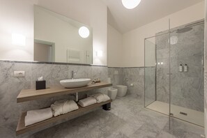 Shower, hair dryer, bidet, towels - Residence  Thym N3003 (Lucca)