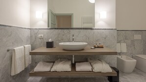 A modern bathroom with a marble sink, wooden vanity, and a large mirror. - Residence  Thym N3003 (Lucca)