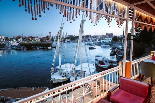 Exterior - Kana Kato (Aswan)