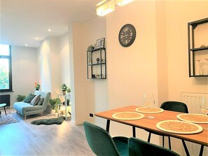 Dining - Royal South - Stylish Apartment with PARK VIEW in Antwerp (Antwerpen)