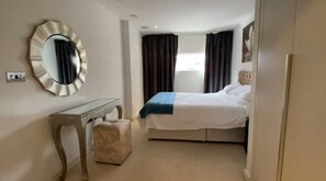 شقة - عدة أسرّة | 2 عدّة غرف نوم ومكواة/لوح كي وواي فاي مجانًا وملاءات أسرّة