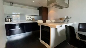 Leilighet, flere senger | Eget kjøkken | Kjøleskap, mikrobølgeovn, ovn og kokeplater