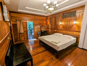 Interior entrance - Ziggy Stardust (Ranong)