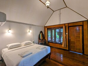 Traditional Cabin | In-room safe, free cots/infant beds, free WiFi, bed sheets - Ziggy Stardust (Ranong)
