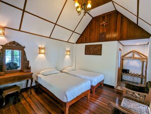 Deluxe Twin Room | In-room safe, free cribs/infant beds, free WiFi, bed sheets - Ziggy Stardust (Ranong)