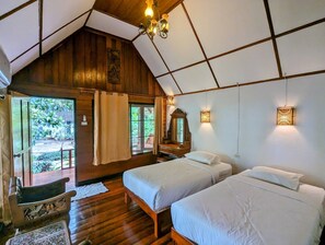 Deluxe Twin Room | In-room safe, free cribs/infant beds, free WiFi, bed sheets - Ziggy Stardust (Ranong)