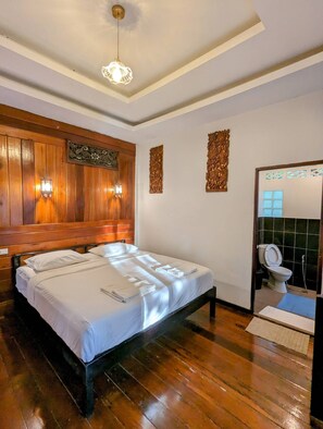 In-room safe, free cots/infant beds, free WiFi, bed sheets - Ziggy Stardust (Ranong)