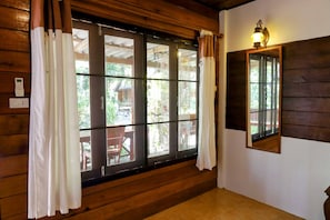 Standard Bungalow | In-room safe, free cribs/infant beds, free WiFi, bed sheets - Ziggy Stardust (Ranong)